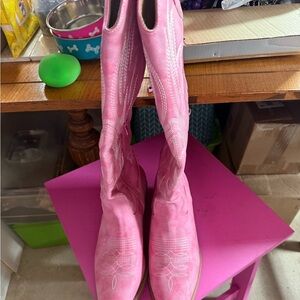 Global Win Pink Heeled Boots New